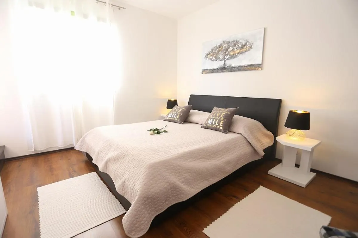 Holiday Home Villa Di Trogir Croatia
